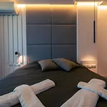 Location,sea ​​view And Luxury In Symphony